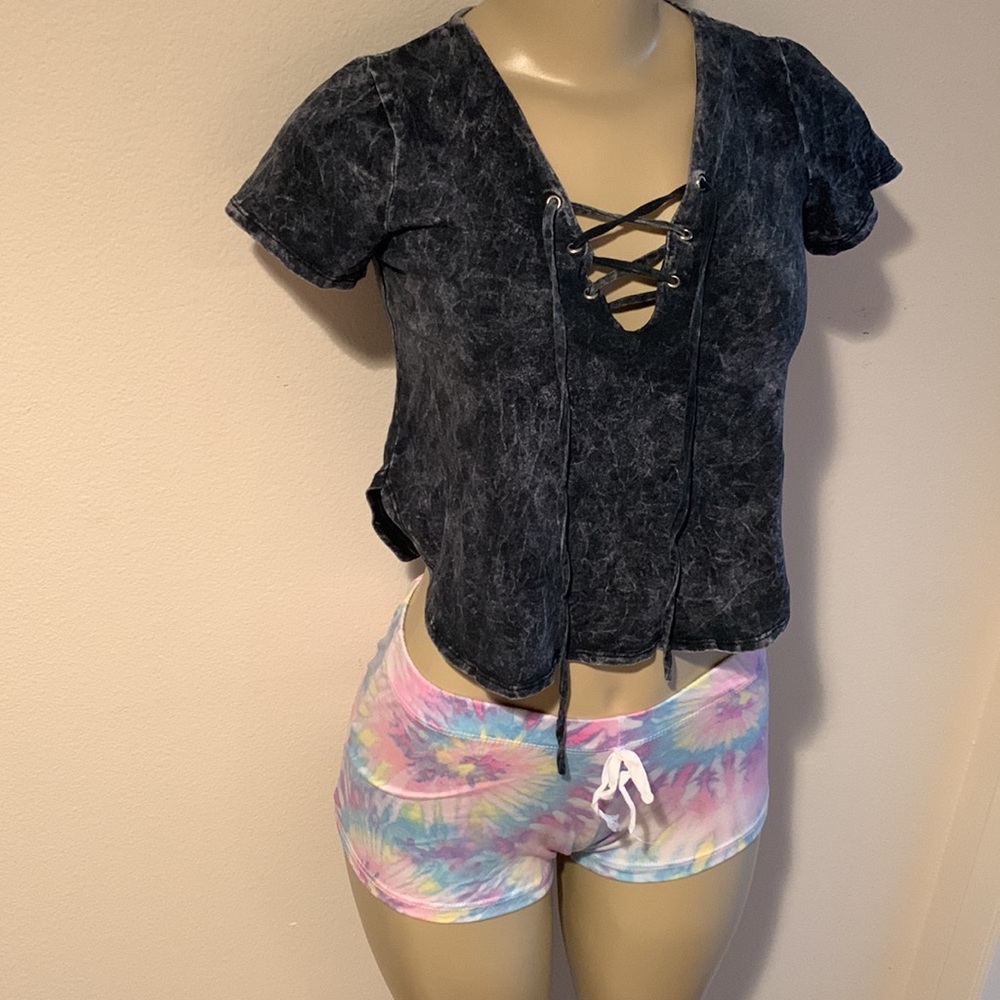 Tie front v-neck crop top